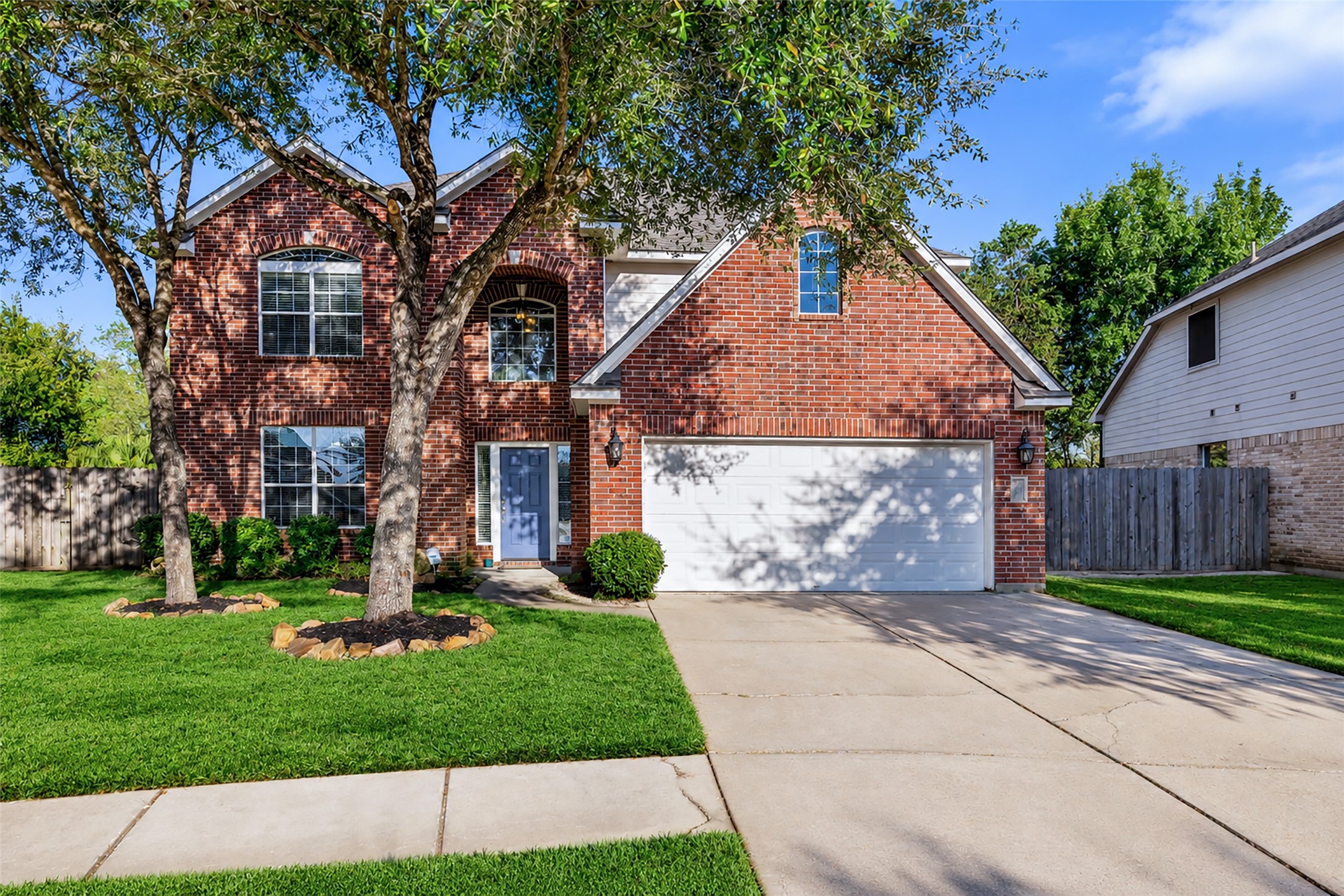 Welcome to 440 Magnolia Blossom. Excellent location in highly sought after League City and CCISD schools.