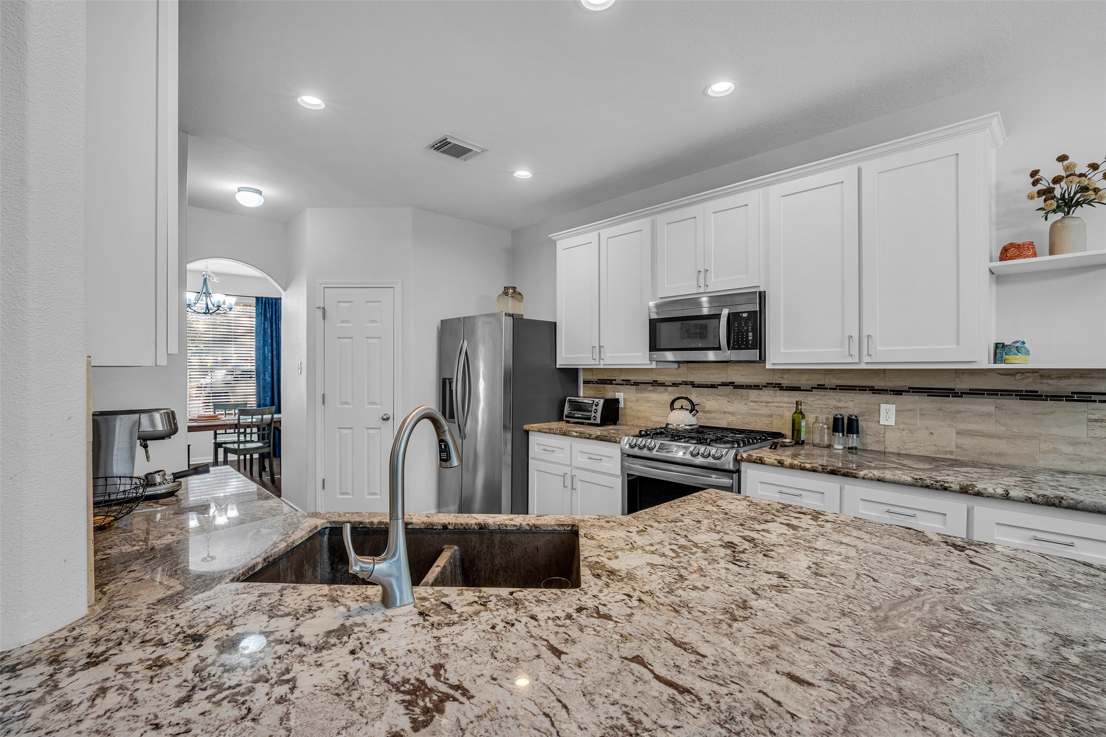 Stainless steel appliances and a 5 burner gas range. Check out these counters!