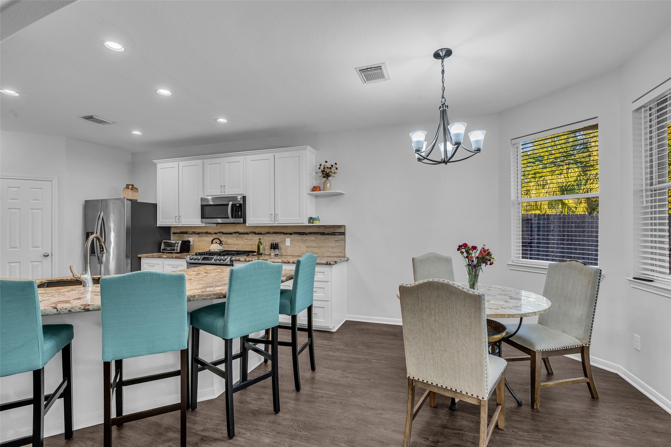 The breakfast bar is great for entertaining and check out the nice space in the breakfast area.