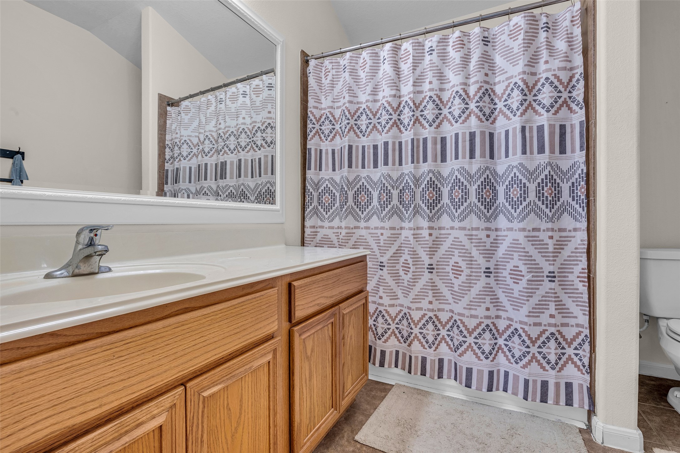 The upstairs full bath.