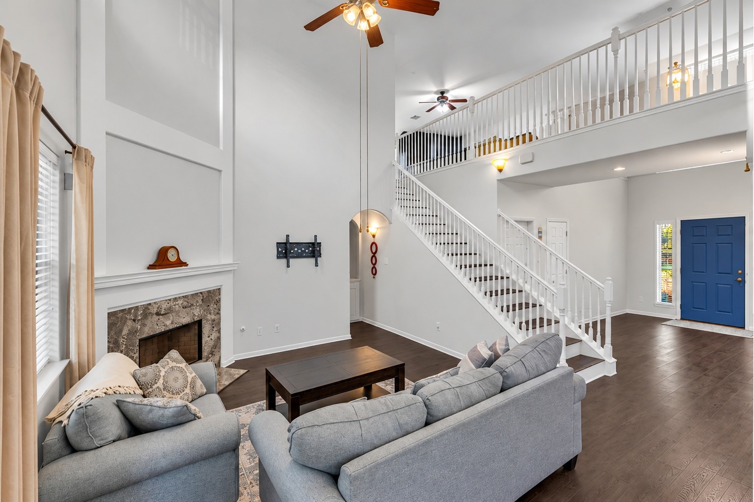 Soaring ceilings!