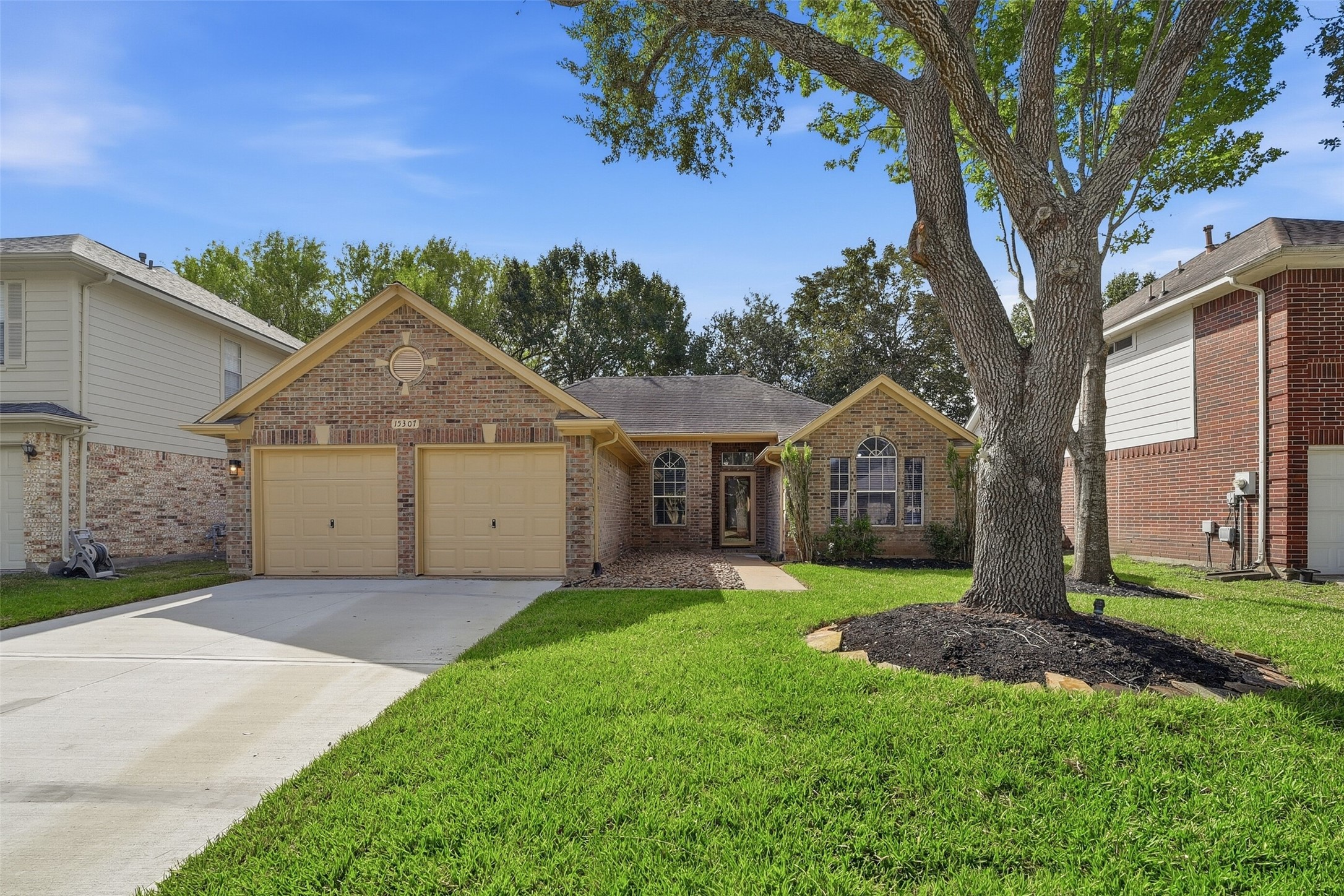 15307 Inks Lake Drive, Sugar Land, TX 77498