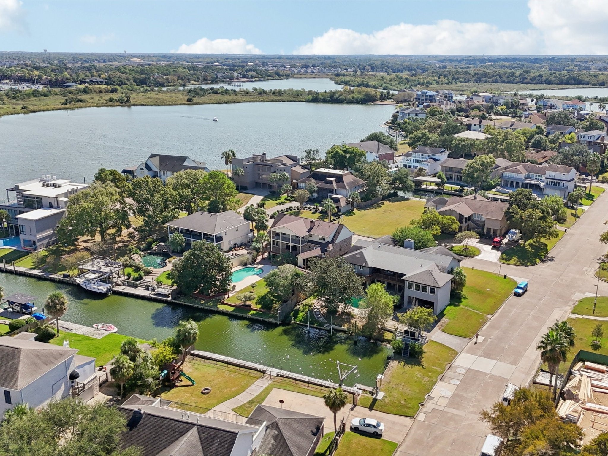 2007 Port Royal Drive, Nassau Bay, TX 77058