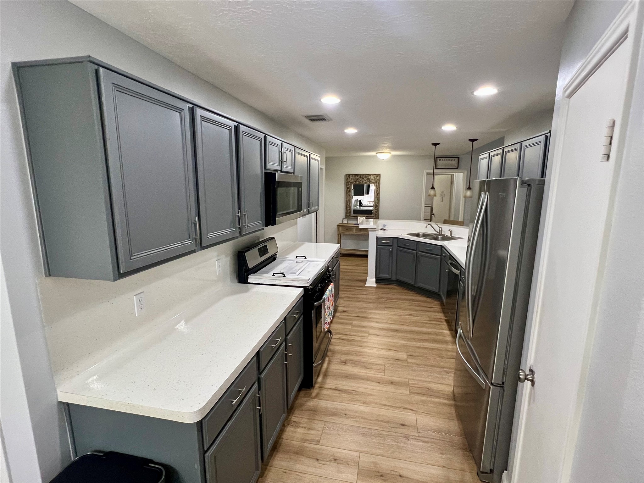 1806 Oak Wood Drive E, Pearland, TX 77581