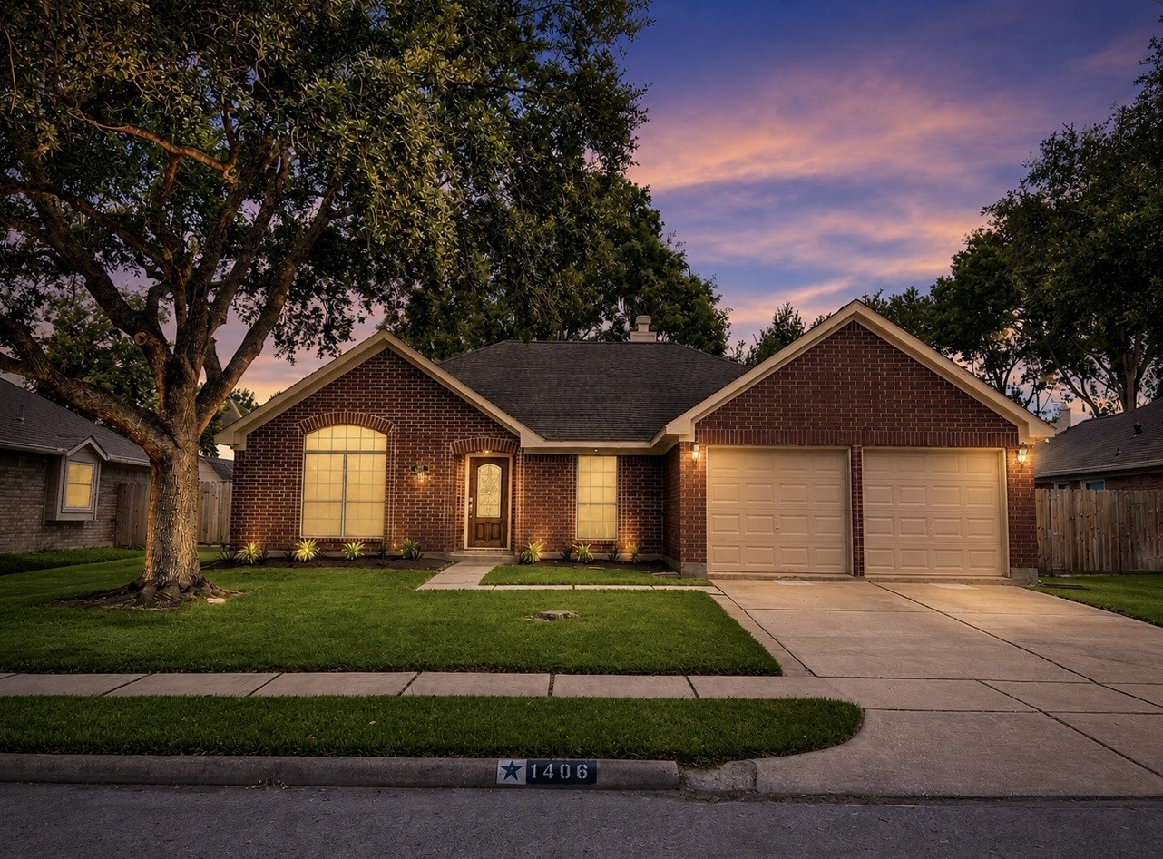 1806 Oak Wood Drive E, Pearland, TX 77581