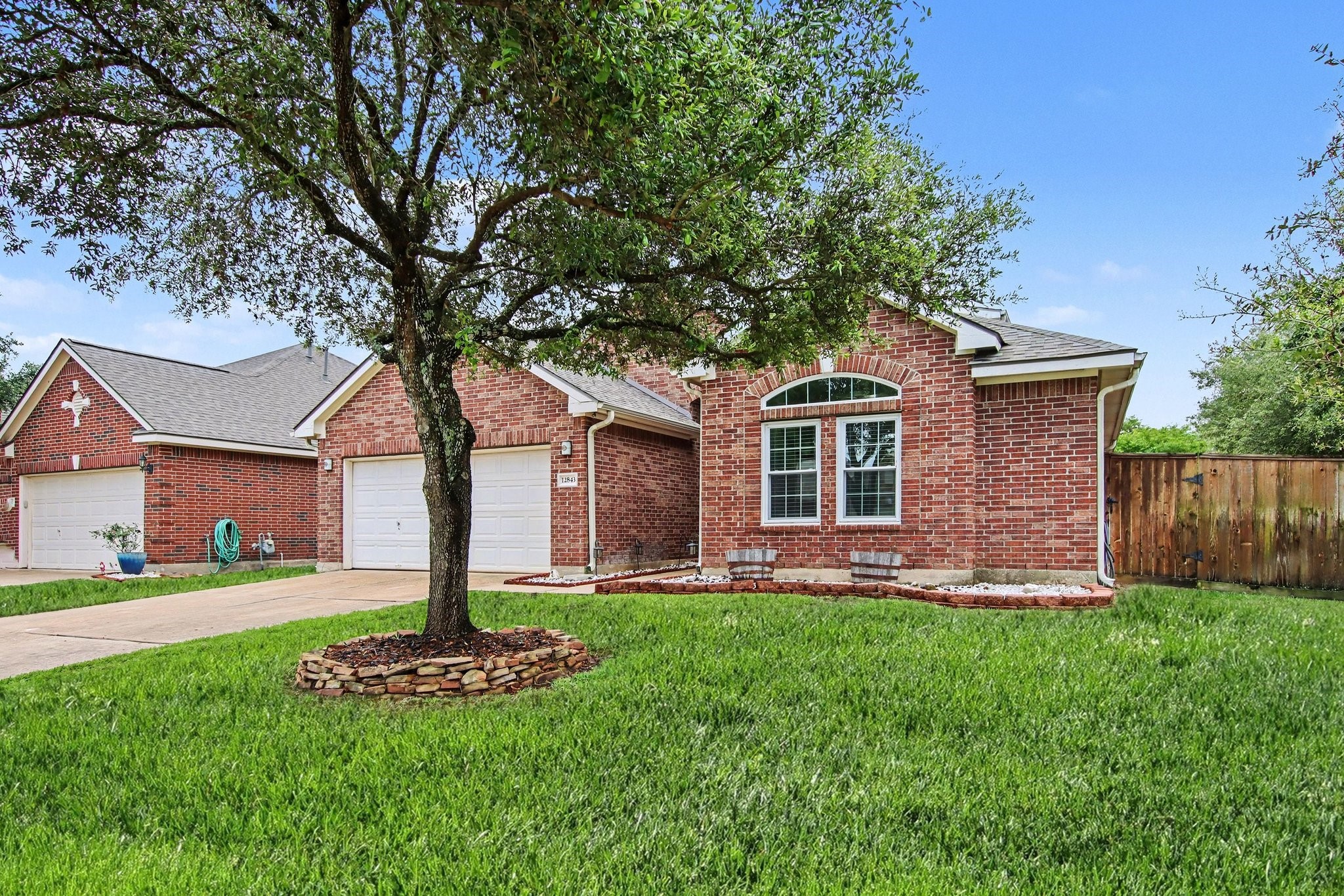 This home offers a formal dining room, 4/5 beds, 3 baths, a new roof, and more! This home offers a formal dining room, 4/5 beds, 3 baths, a new roof, and more!
