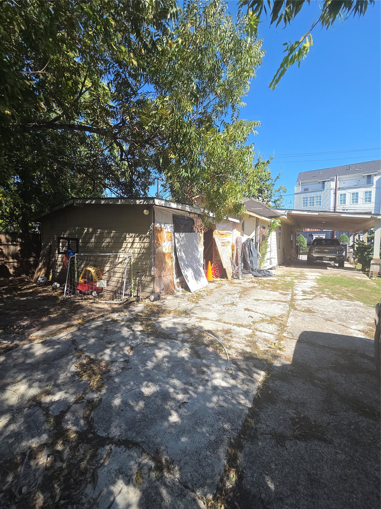 FENCED IN SIDE YARD WITH EXTRA STORAGE SPACE ON THE LEFT