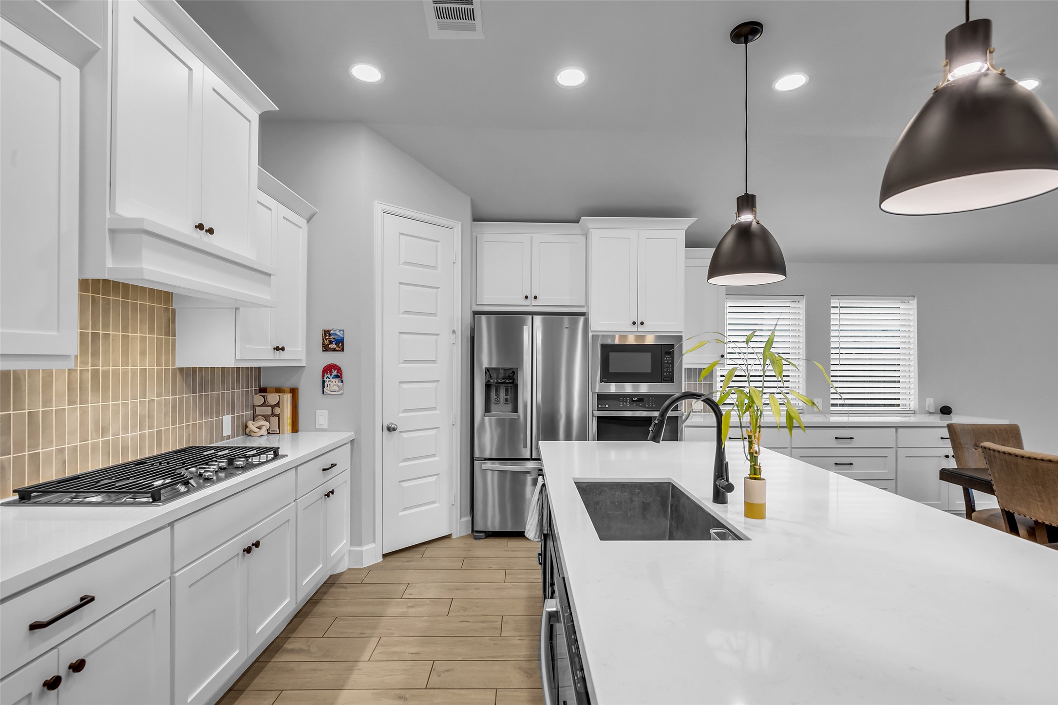 Stainless & Gas Appliances Allow Your Gourmet Kitchen To Serve The Best Of Meals In A Gorgeous, Modern Style