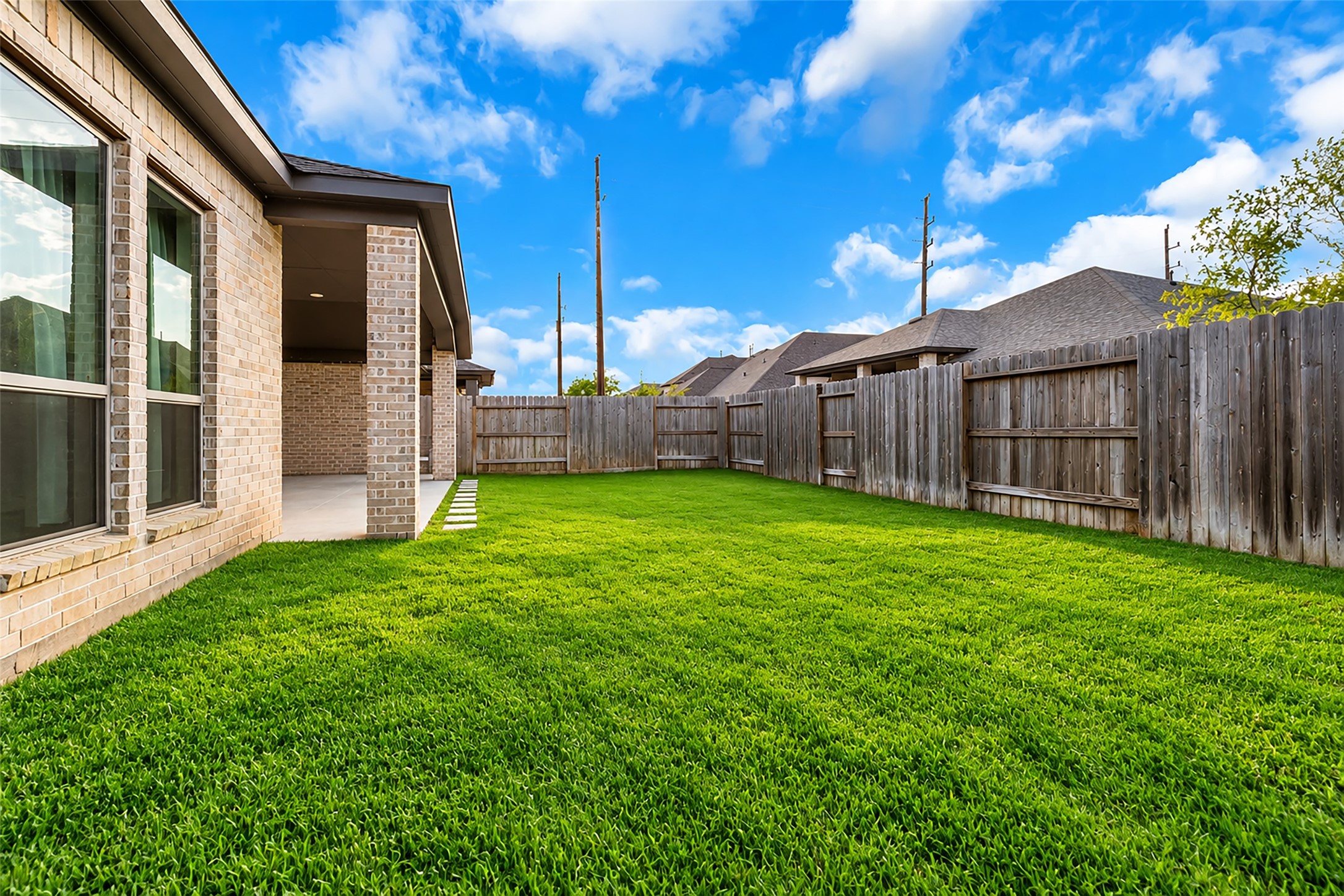 Spacious & Lush, Your Lovely Backyard Awaits!