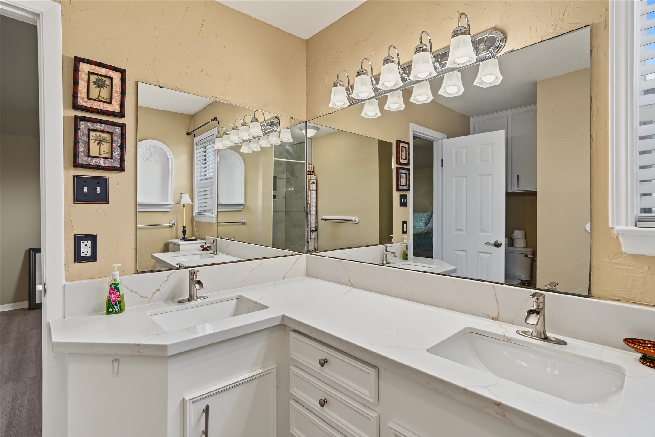 1 N Pelican Street, La Marque, TX 77568