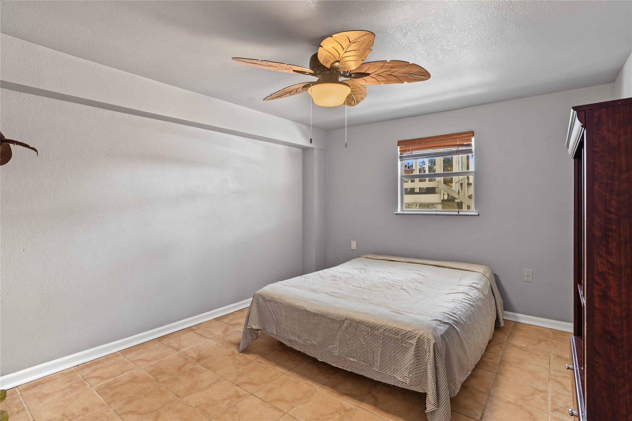 1 N Pelican Street, La Marque, TX 77568