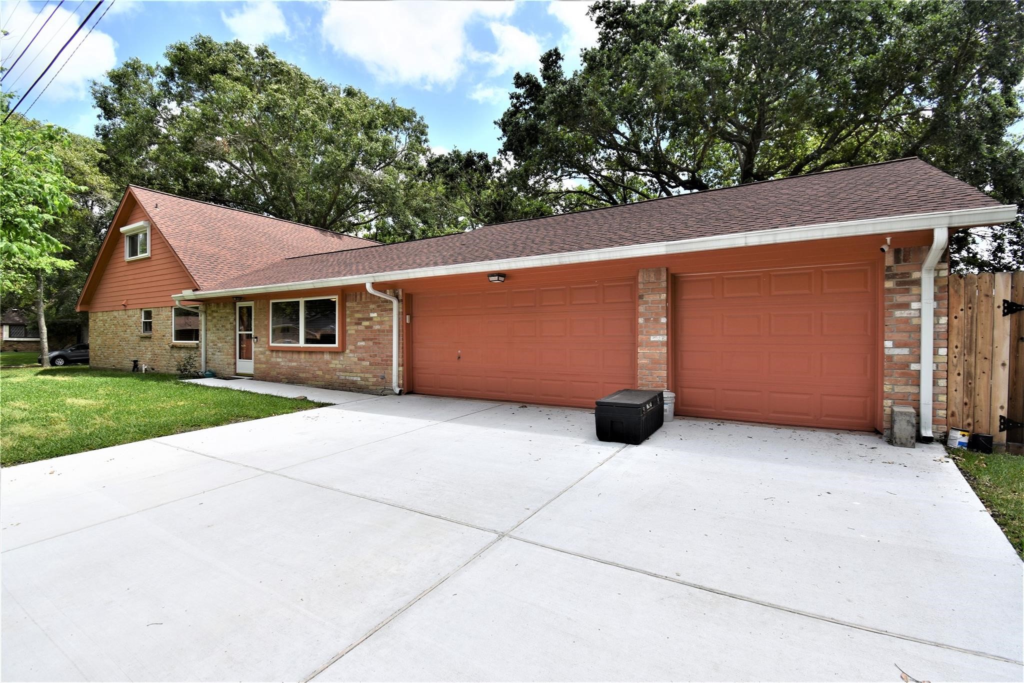 5000 Cedar Creek Drive, Dickinson, TX 77539