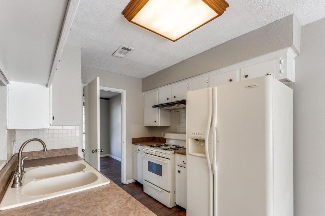 3120 Royal Street, Baytown, TX 77521 3120 Royal Street, Baytown, TX 77521
