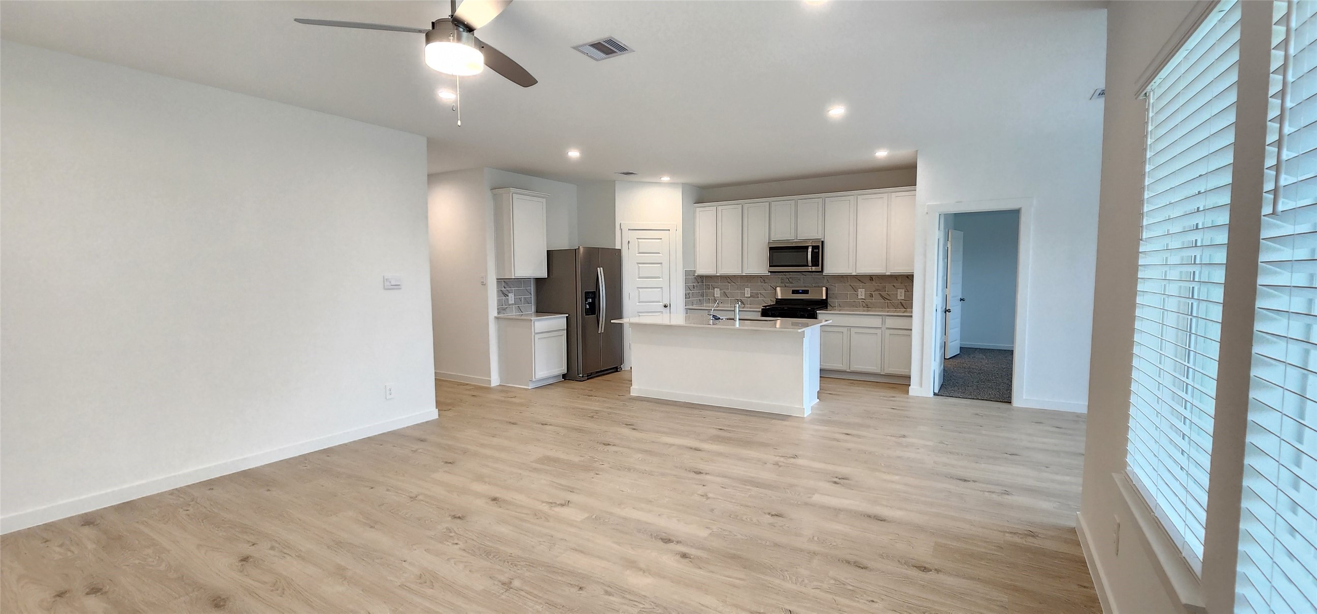 Living to Kitchen
