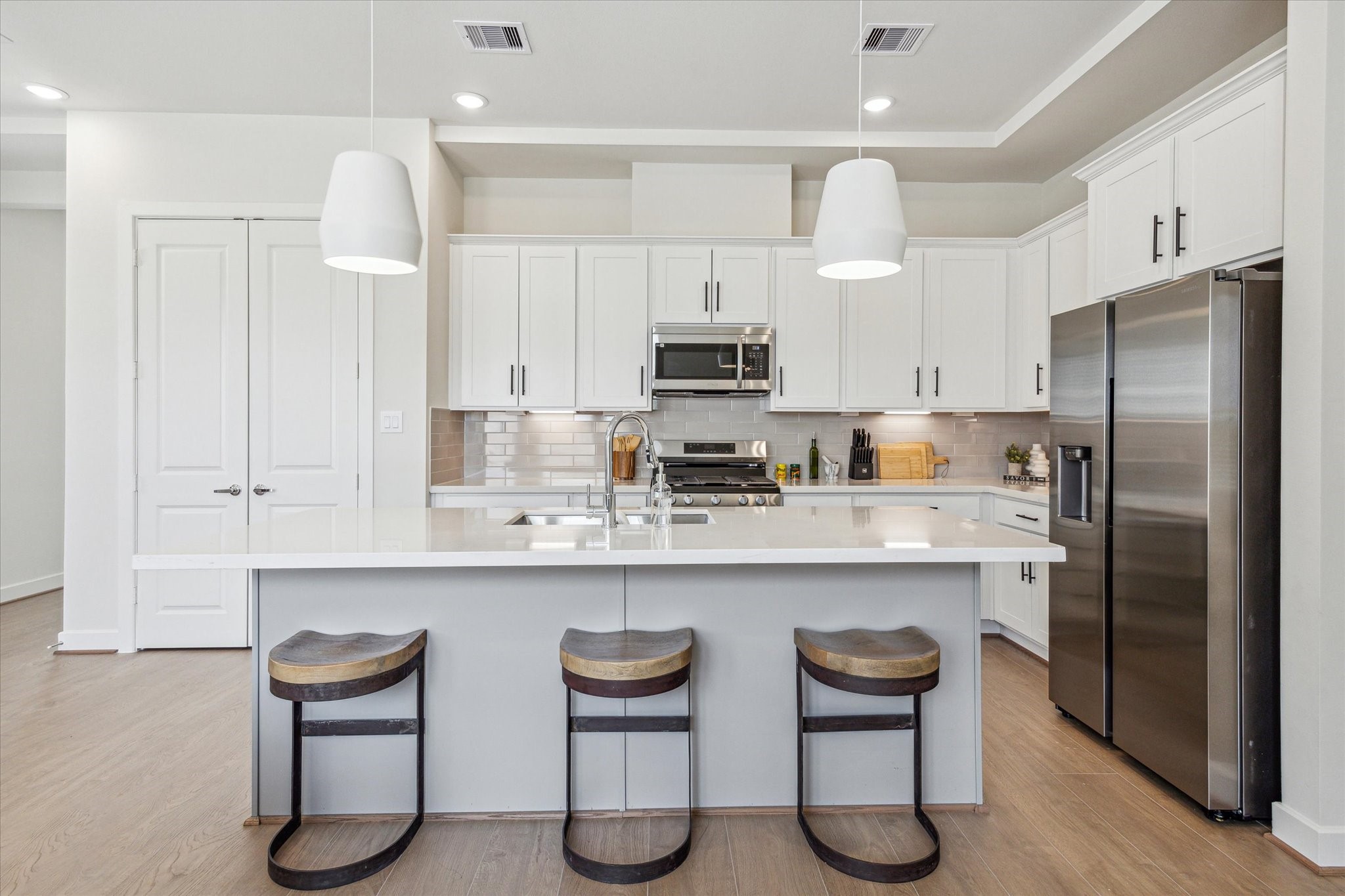 Representative photo showing the communitys model home kitchen. Layout and selections may vary. Representative photo showing the communitys model home kitchen. Layout and selections may vary.
