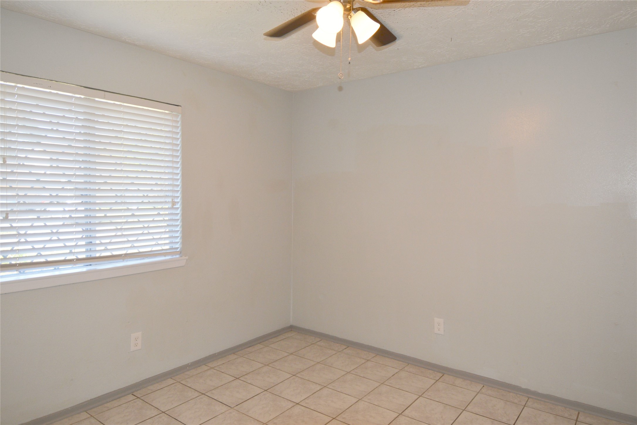 208 Leafwood Circle, League City, TX 77573