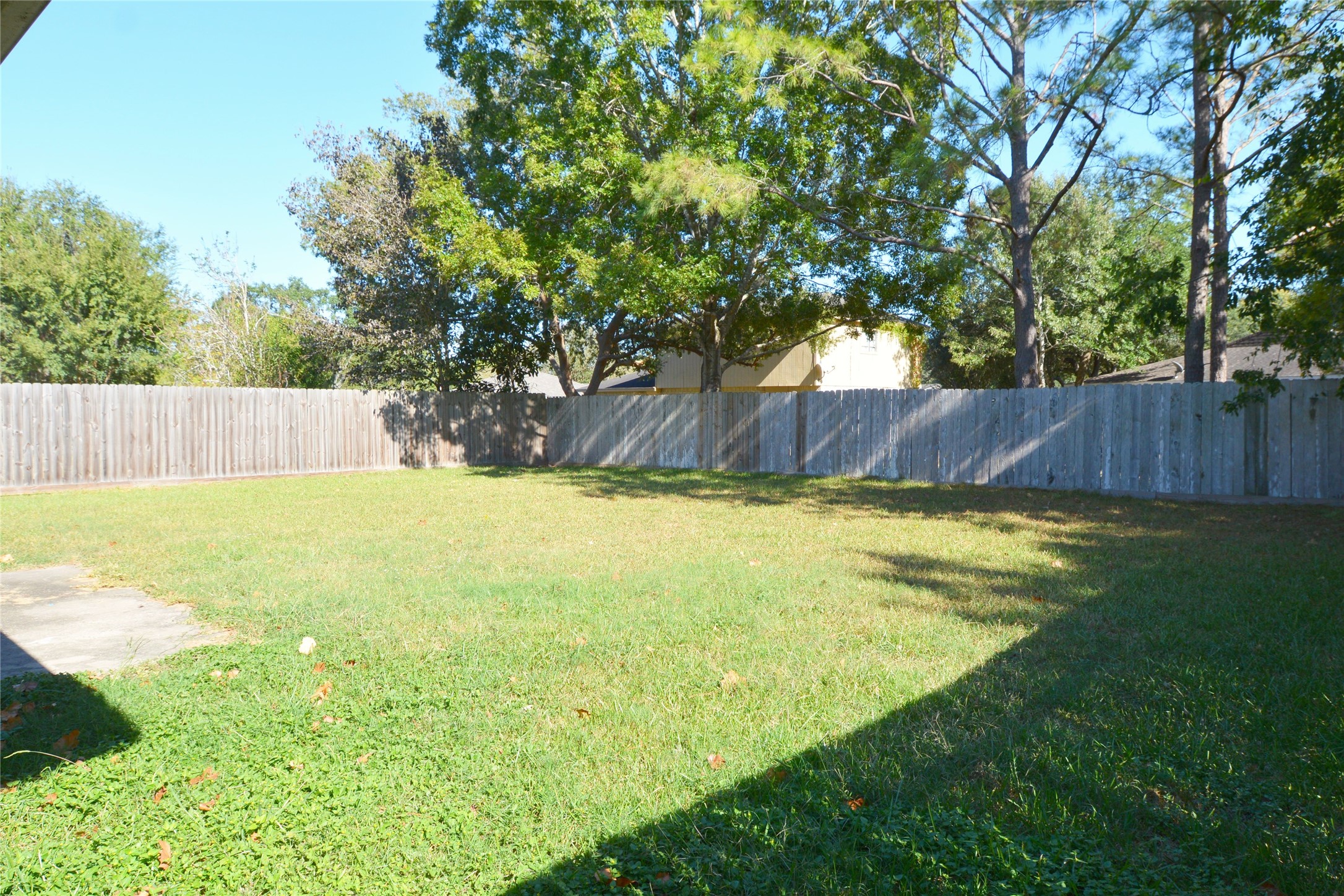 208 Leafwood Circle, League City, TX 77573