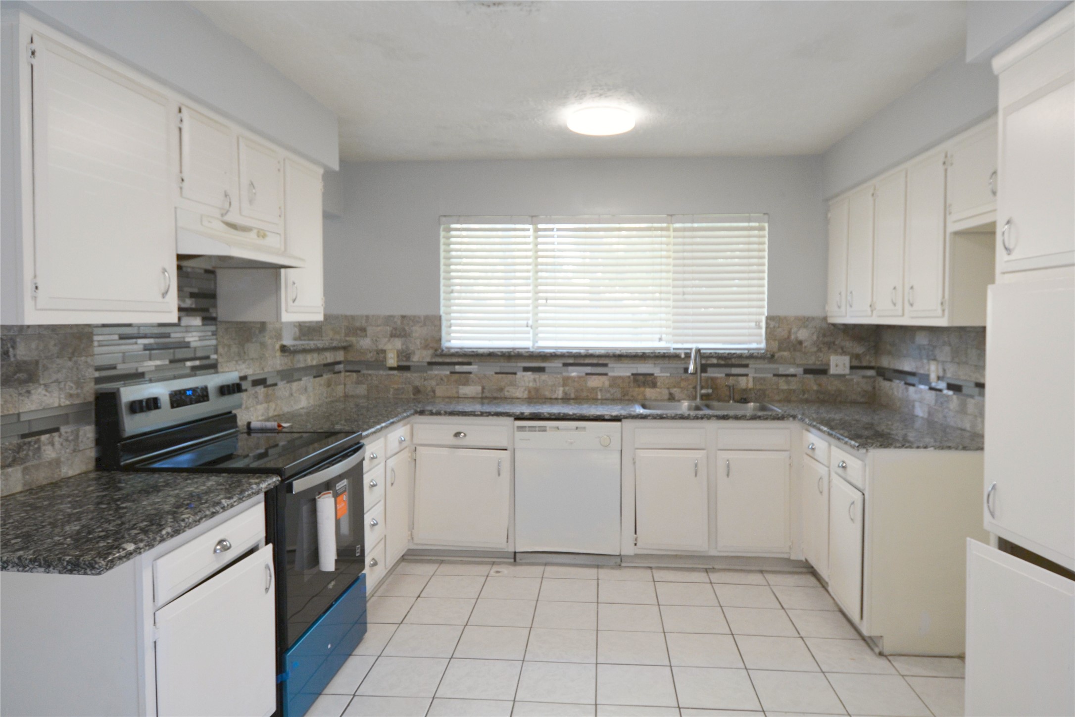 208 Leafwood Circle, League City, TX 77573