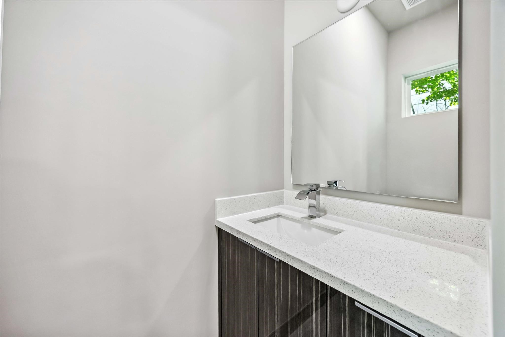 1115 W 21st Street, Houston, TX 77008
