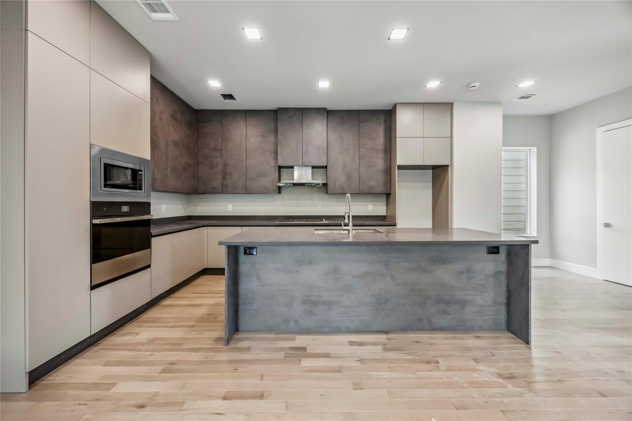 1115 W 21st Street, Houston, TX 77008