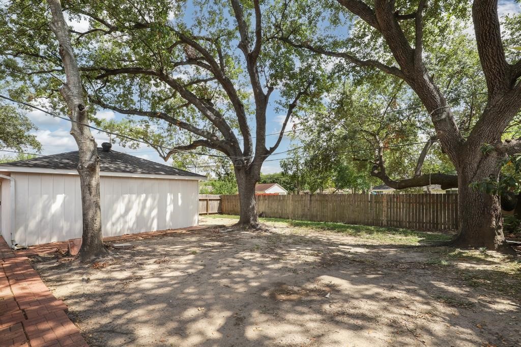7203 Lacy Hill Drive, Houston, TX 77036