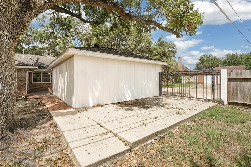 7203 Lacy Hill Drive, Houston, TX 77036