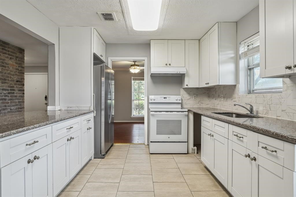 7203 Lacy Hill Drive, Houston, TX 77036 7203 Lacy Hill Drive, Houston, TX 77036