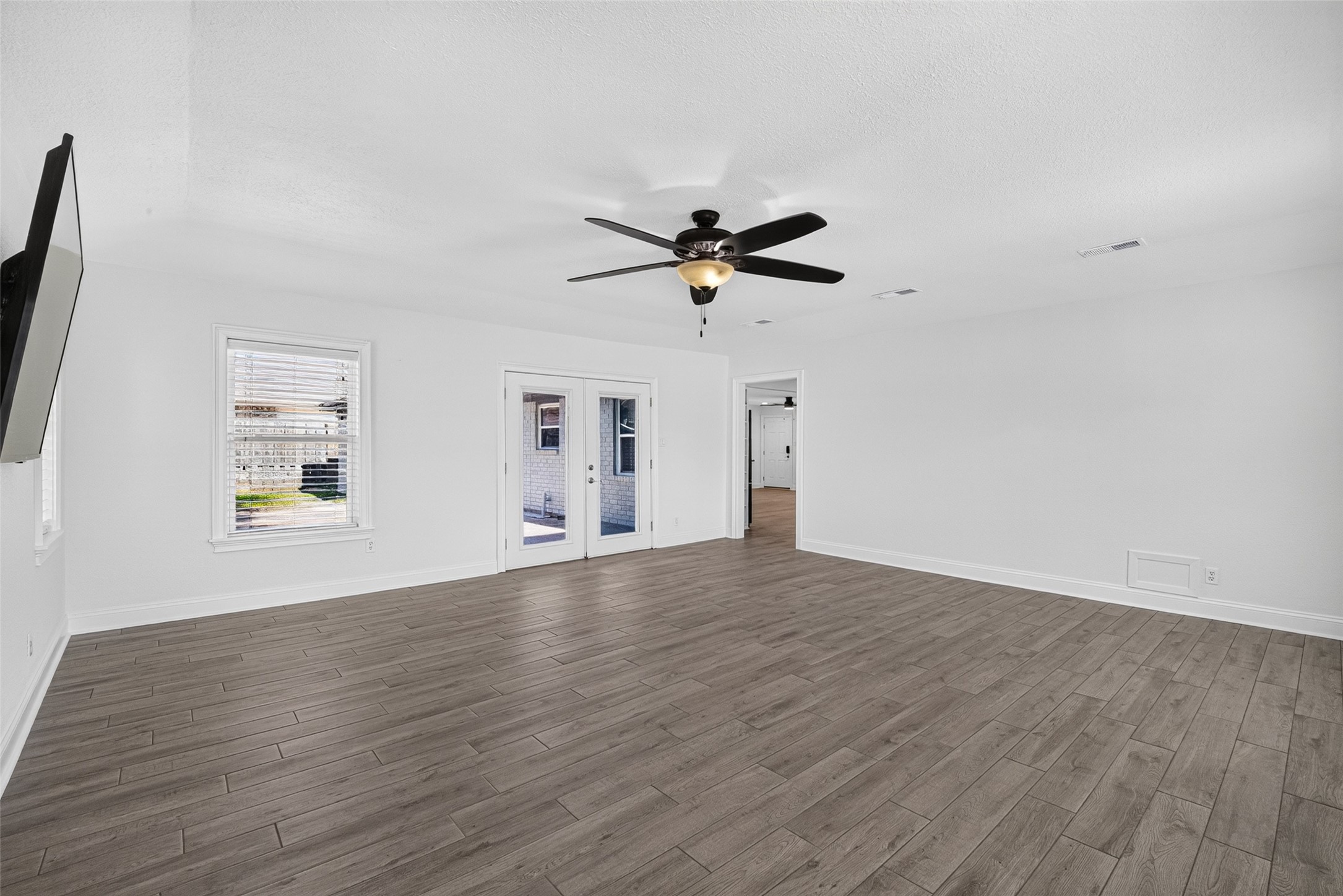 3601 17th Street N, Texas City, TX 77590
