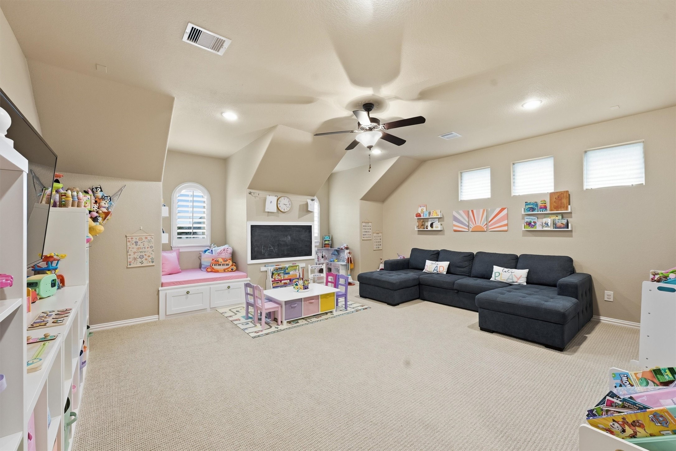 Upstairs game room for work or play.
