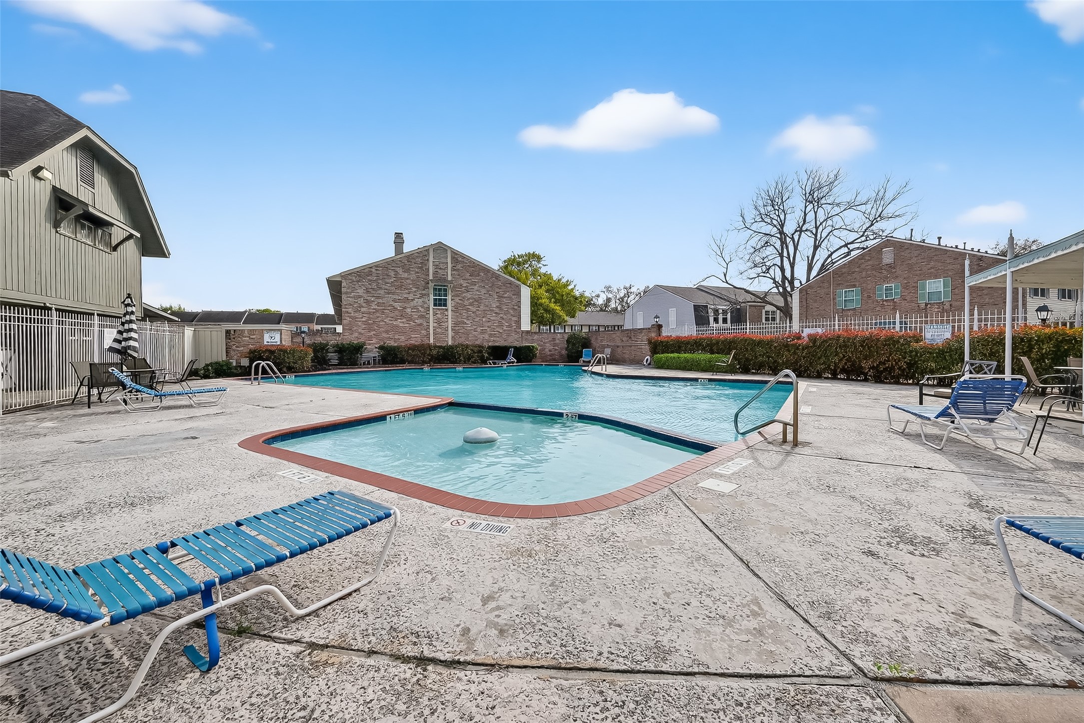 Community clubhouse in Briar Grove Drive Townhomes with gathering space and amenities in a prime Houston location.