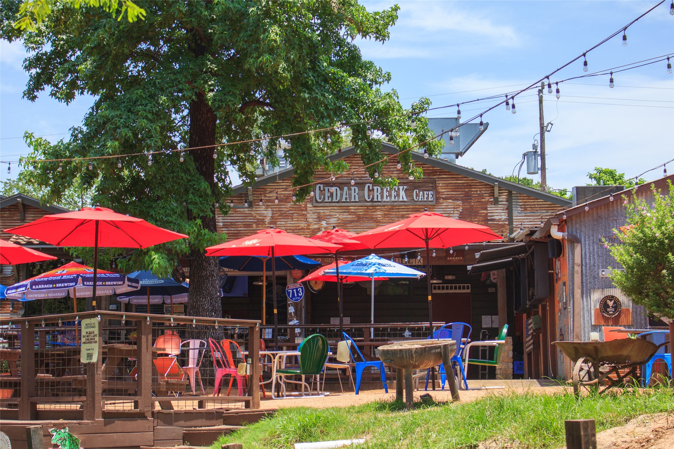 Close proximities to The Heights' restaurants and bars!