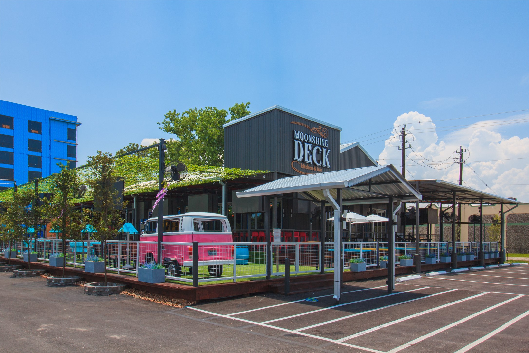 Close proximities to The Heights' restaurants and bars!