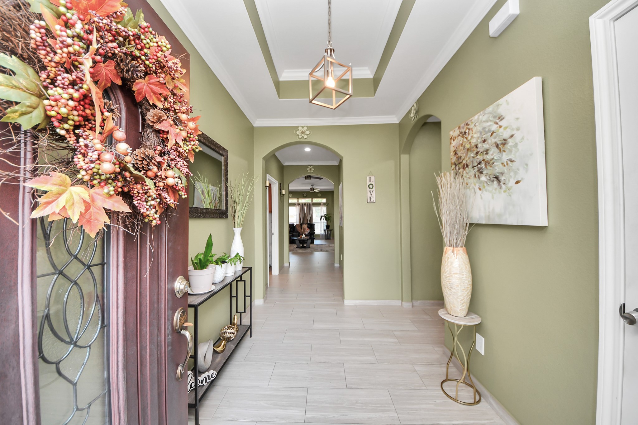 A detailed ceiling draws you through the tiled entrance hall.