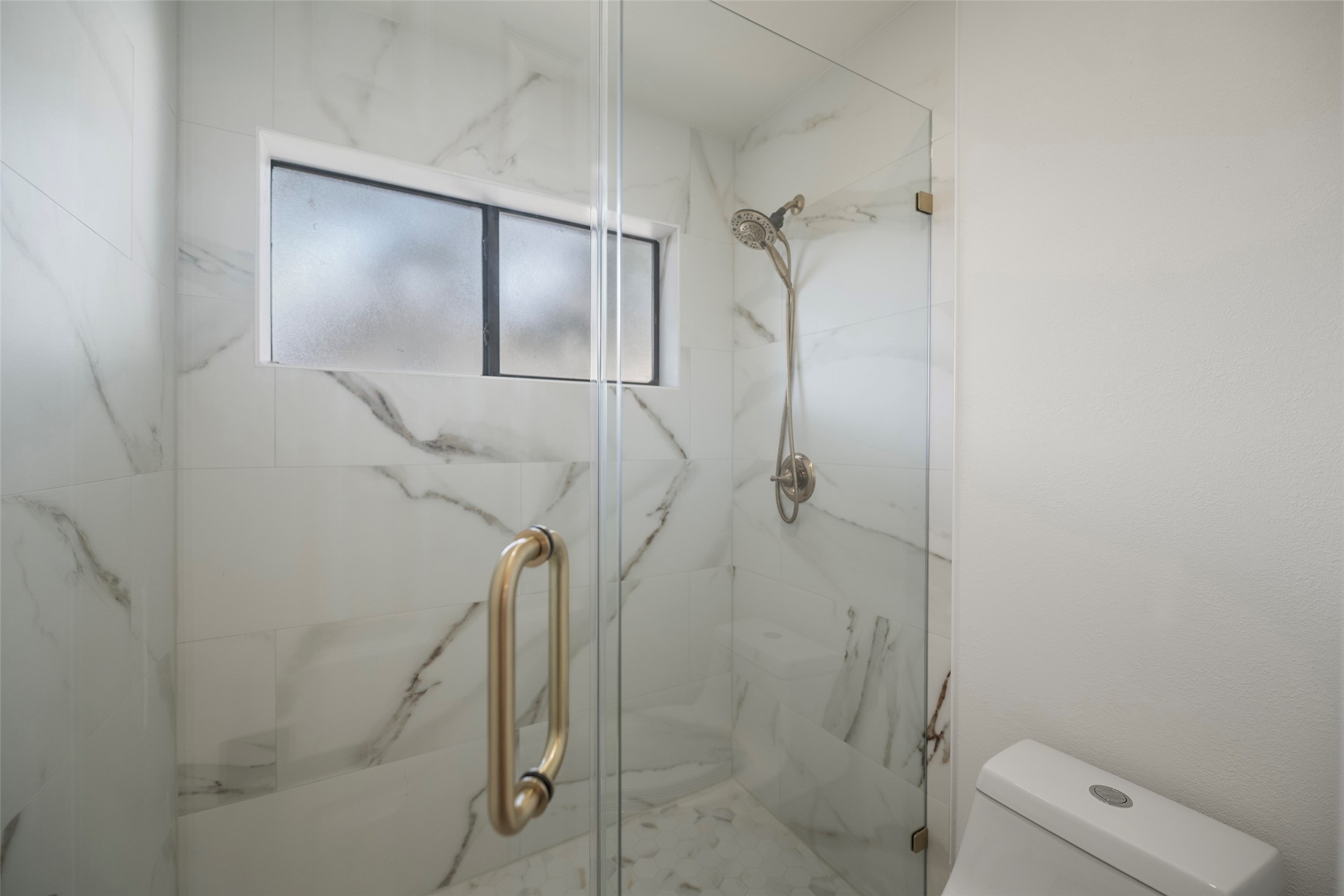Secondary bathroom on 2nd floor
