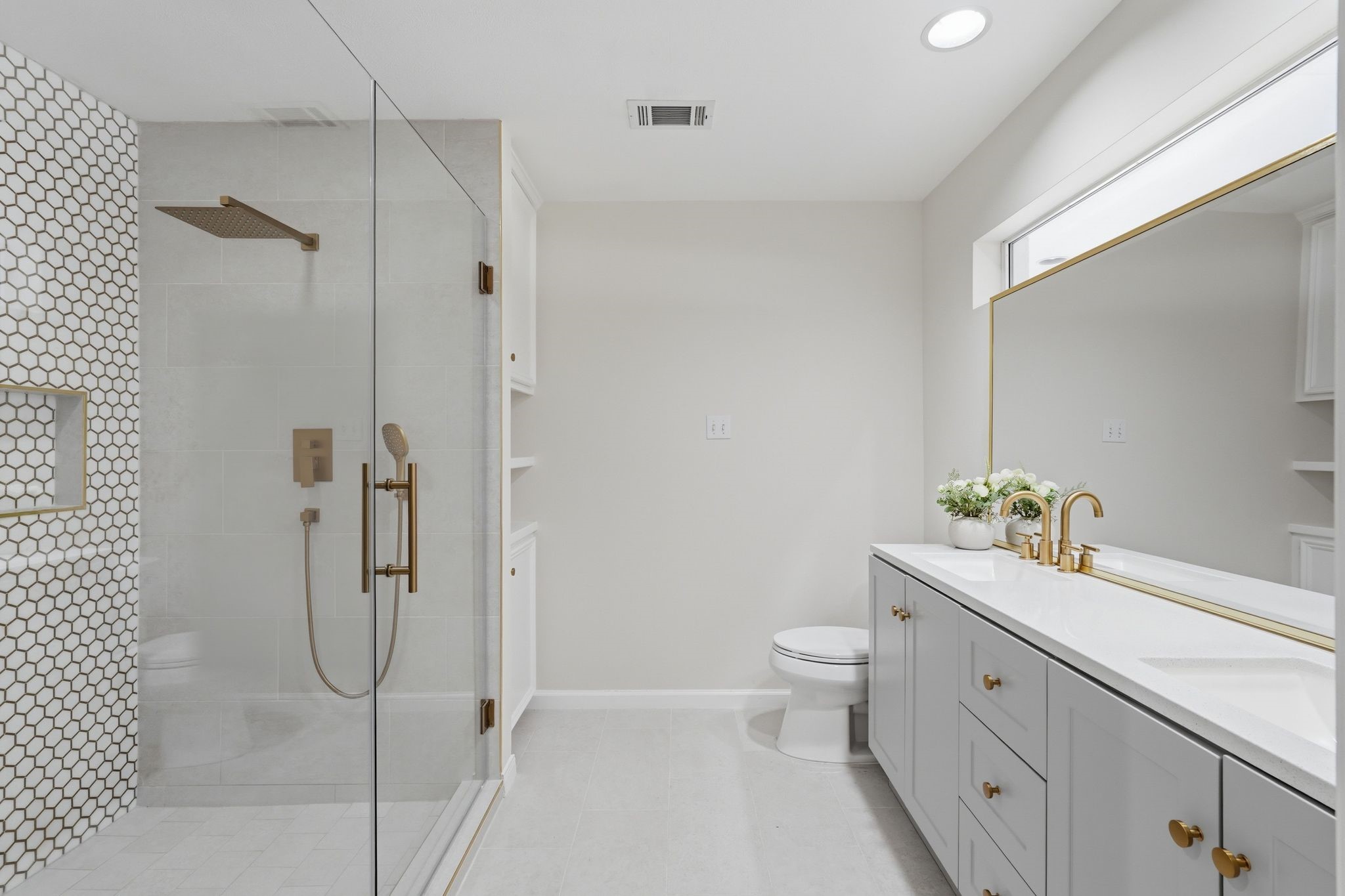 The primary bedroom has been recently updated with neutral colors and gold accents to add that high end feel you're looking for.