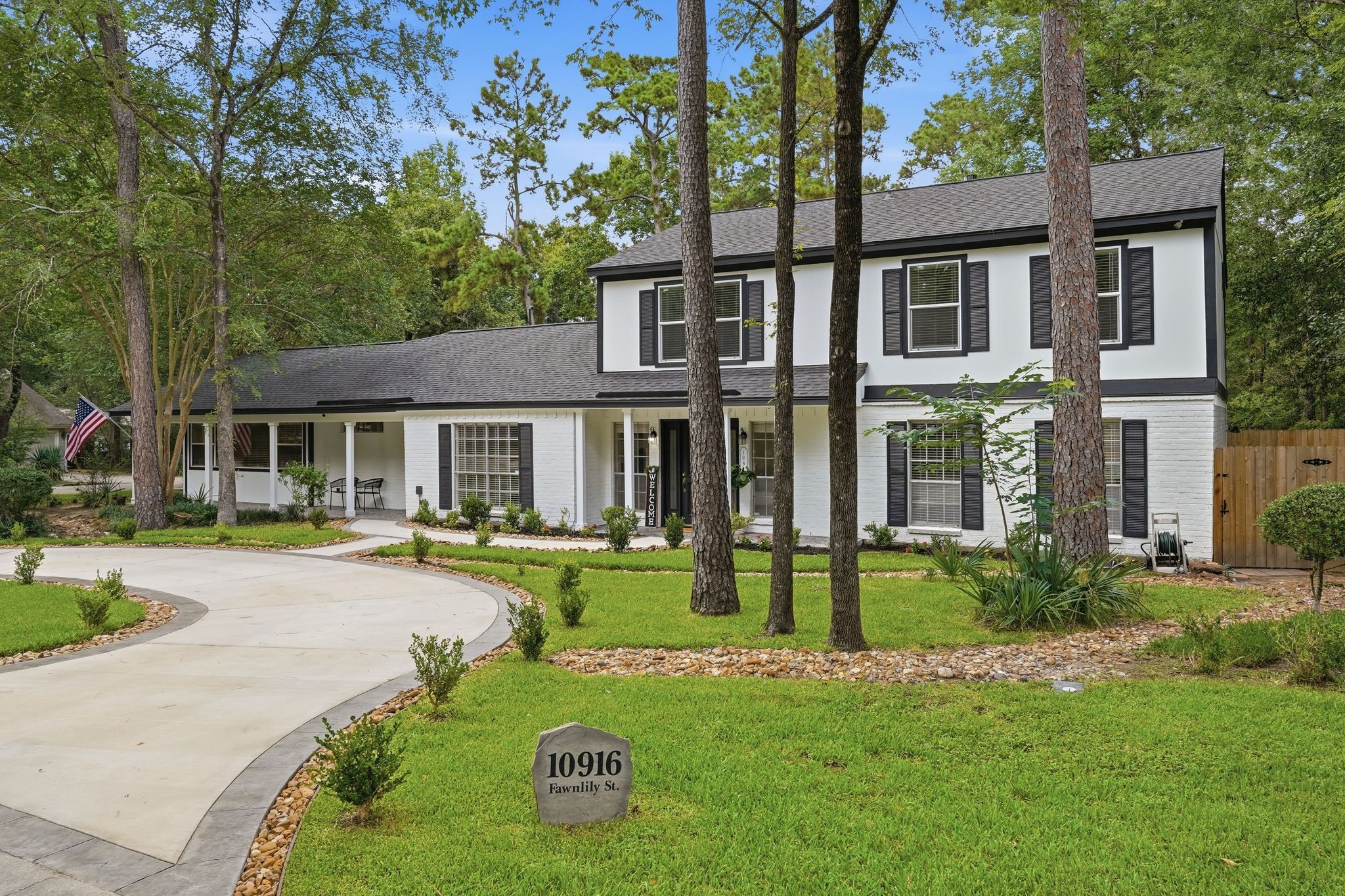 This home looks good from any angle! Check out that roof replaced in 2024 and the striking modern exterior. This home looks good from any angle! Check out that roof replaced in 2024 and the striking modern exterior.