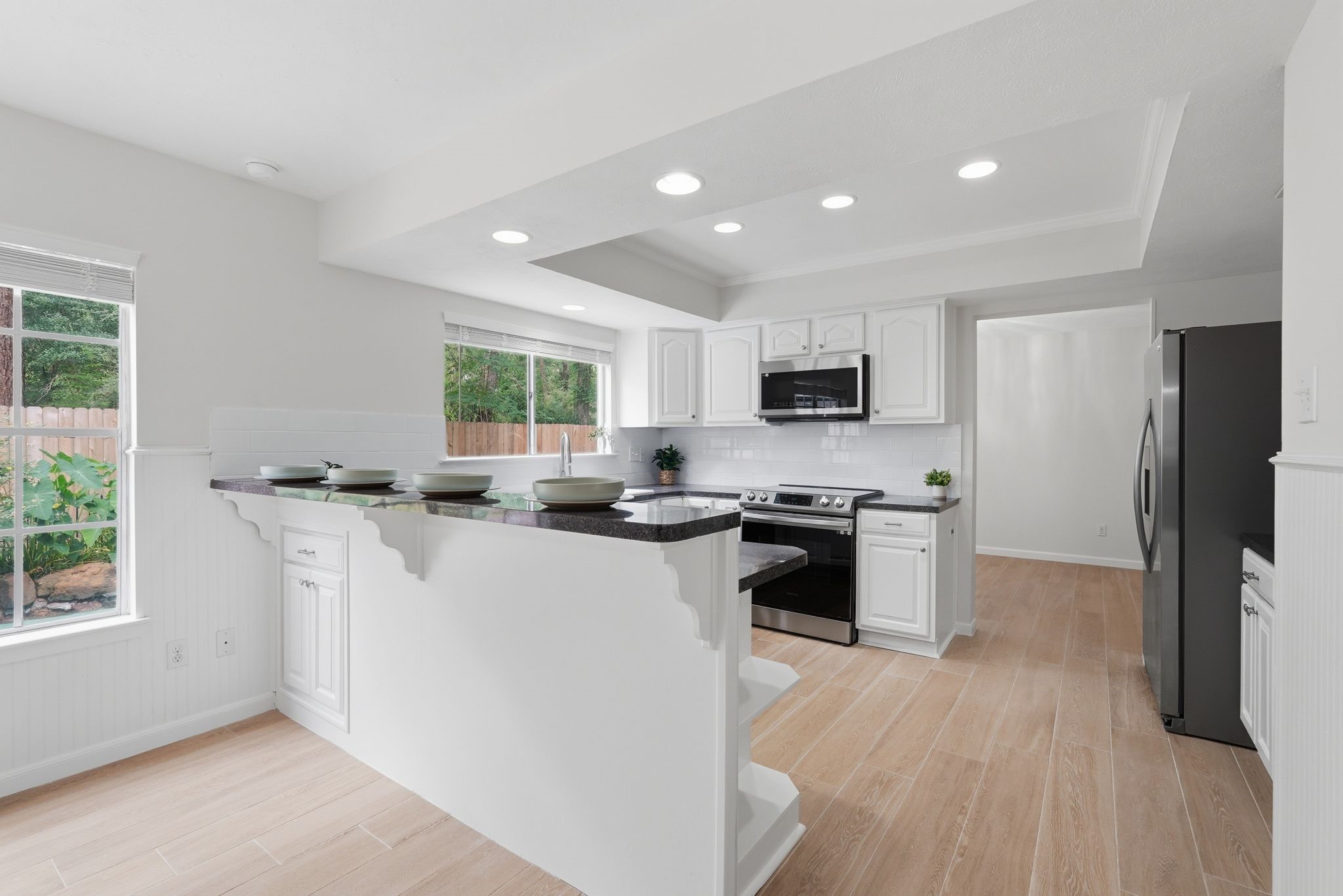 Do you want some company in the kitchen or a spot to eat a casual bite to eat? This breakfast bar is perfect for that. Pull up a few stools and enjoy.