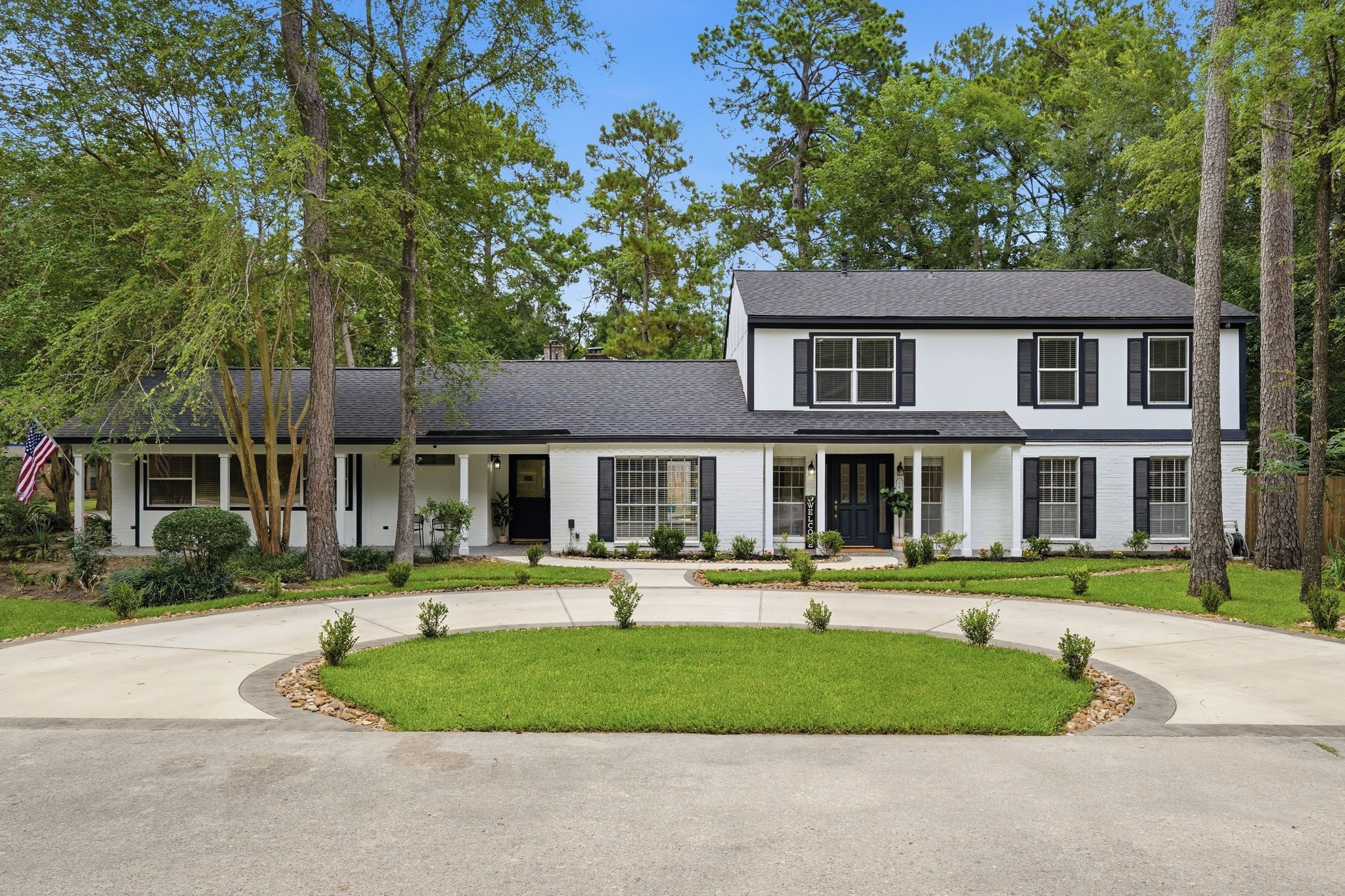 This home has that IT factor. The curb appeal driving up to it will blow you away with a well manicured front lawn and a circle driveway for additional parking. This home has that IT factor. The curb appeal driving up to it will blow you away with a well manicured front lawn and a circle driveway for additional parking.