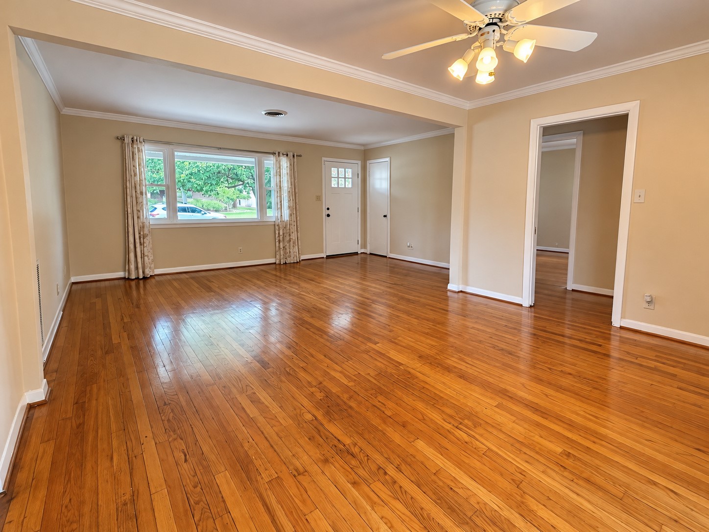 4745 Warm Springs Road, Houston, TX 77035