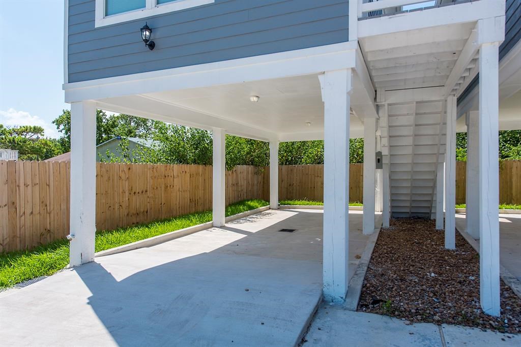 Fence is also in fantastic condition.