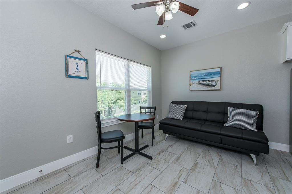 Recessed lighting, ceiling fans, blinds and gray walls.