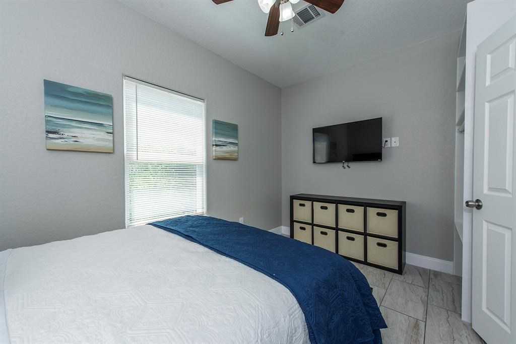 Great bedroom, nicely sized with flat screen television.