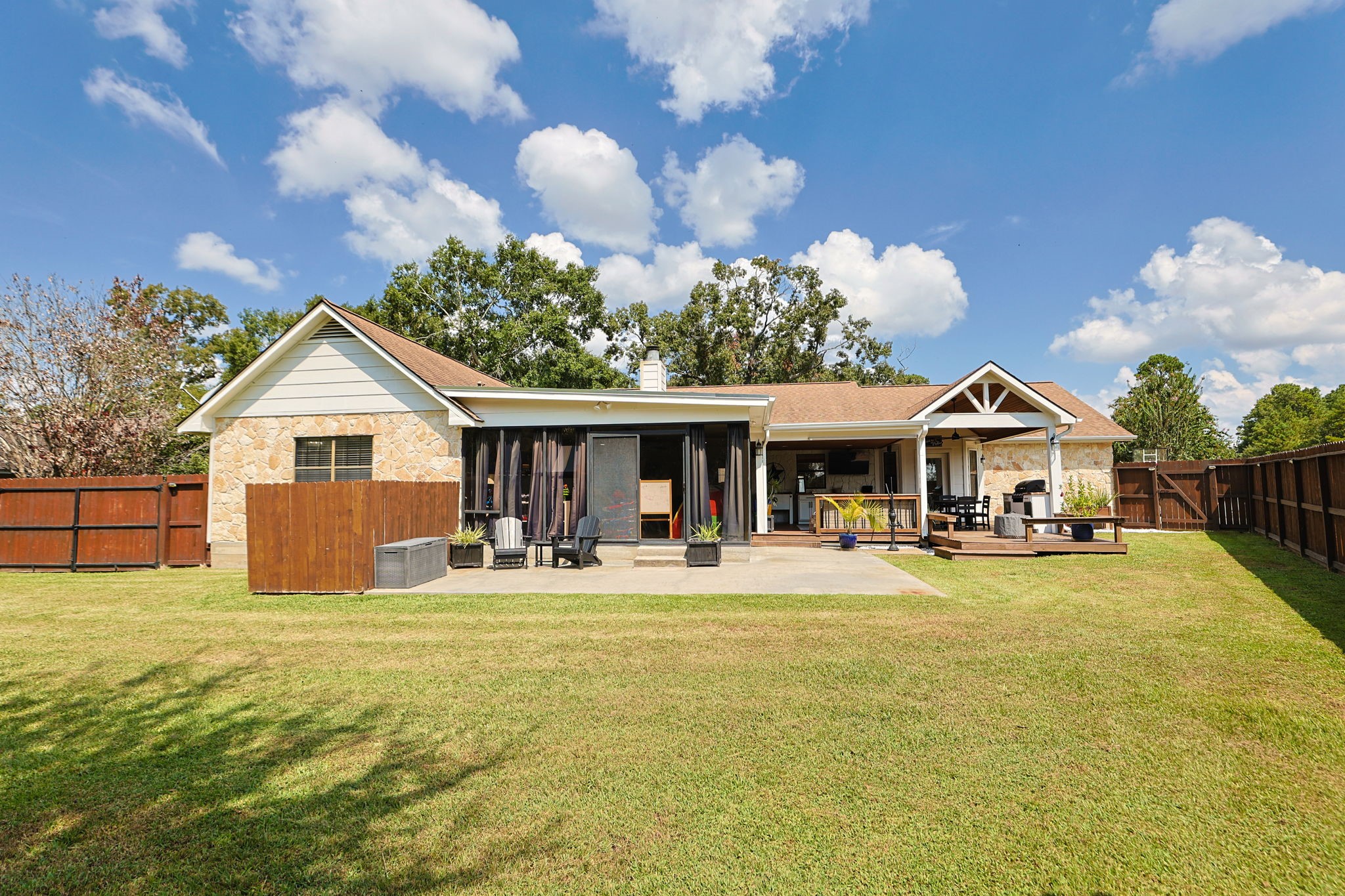 1207 Gail Drive, Pinehurst, TX 77362