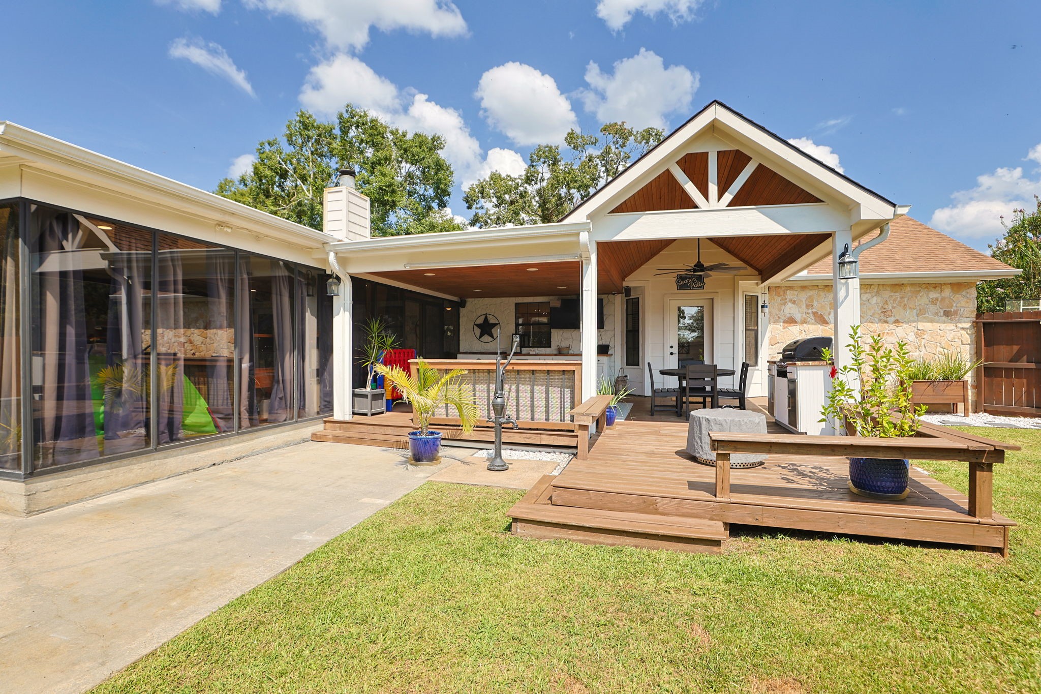 1207 Gail Drive, Pinehurst, TX 77362