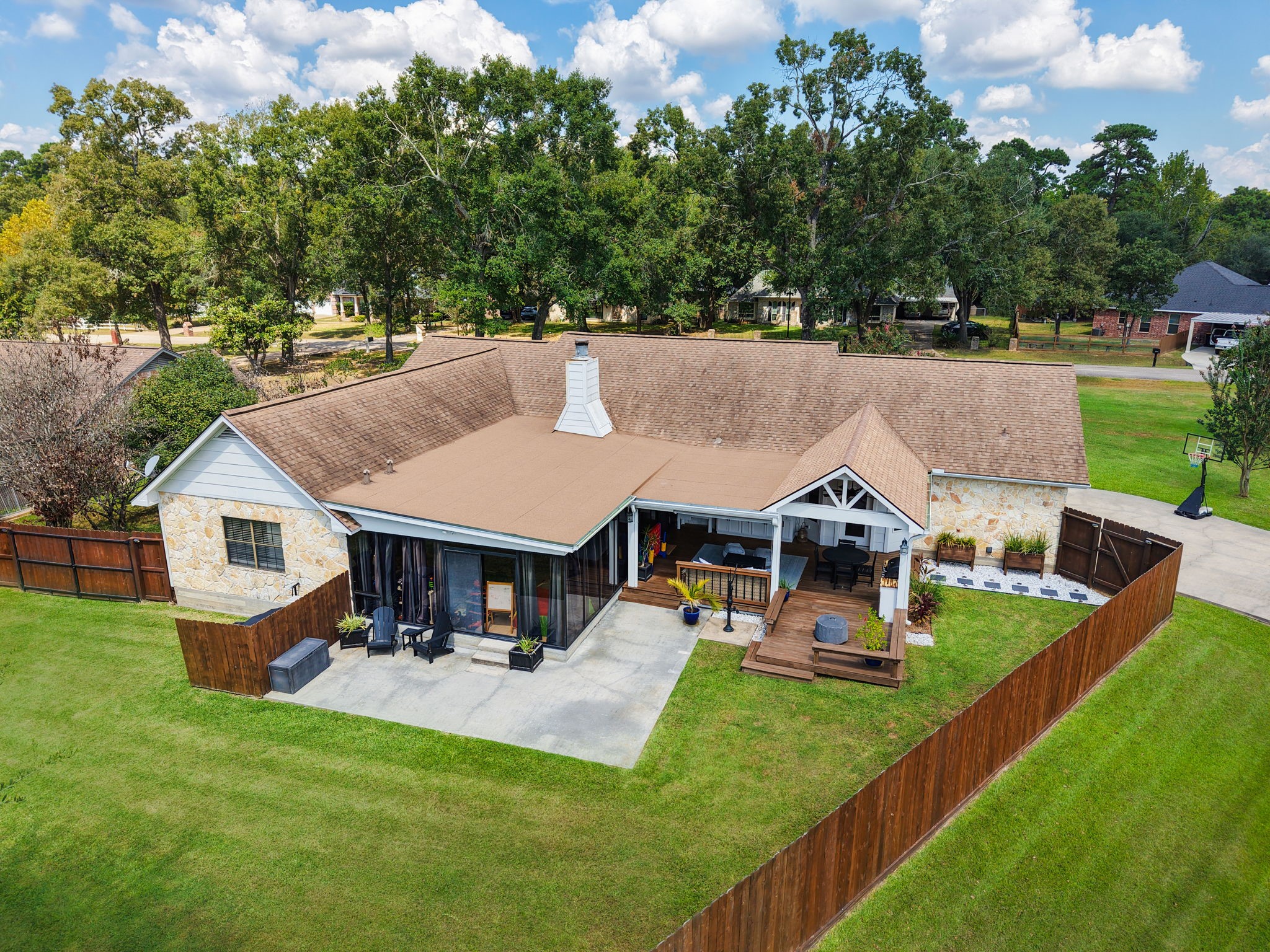 1207 Gail Drive, Pinehurst, TX 77362