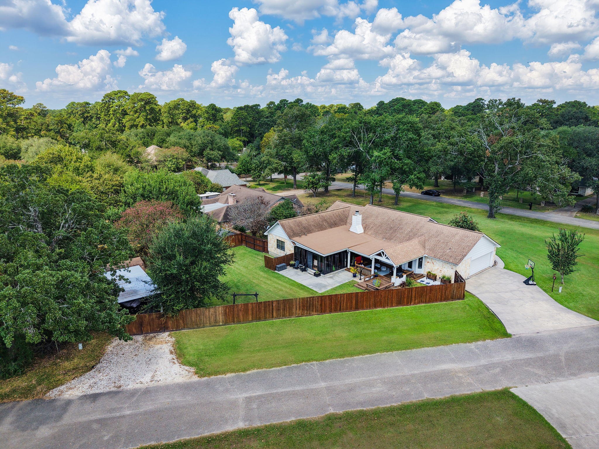 1207 Gail Drive, Pinehurst, TX 77362