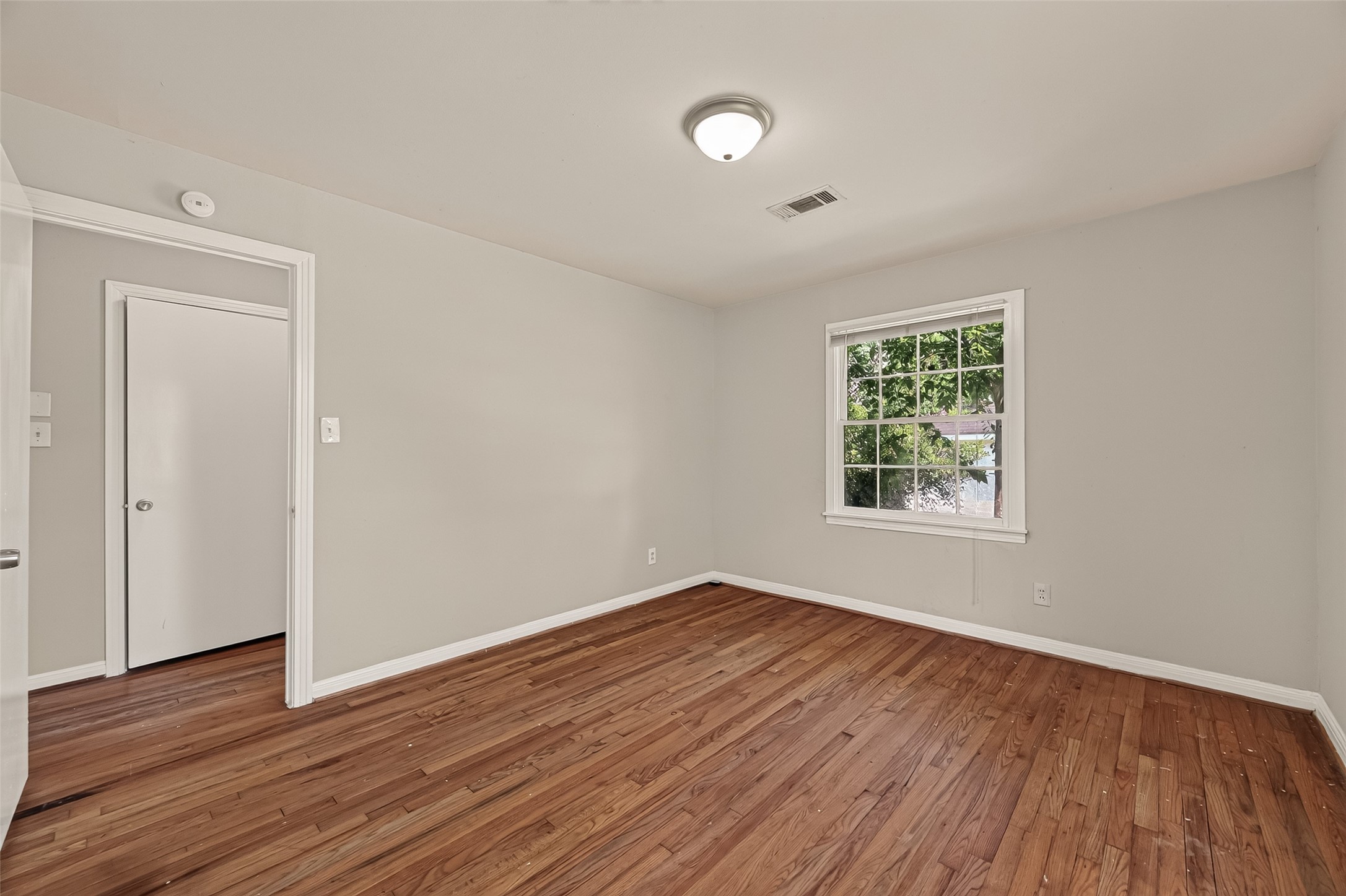 8022 White Avenue, Hitchcock, TX 77563