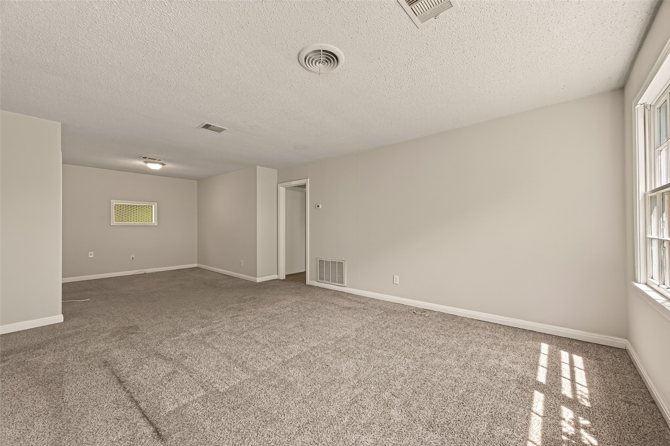 8022 White Avenue, Hitchcock, TX 77563