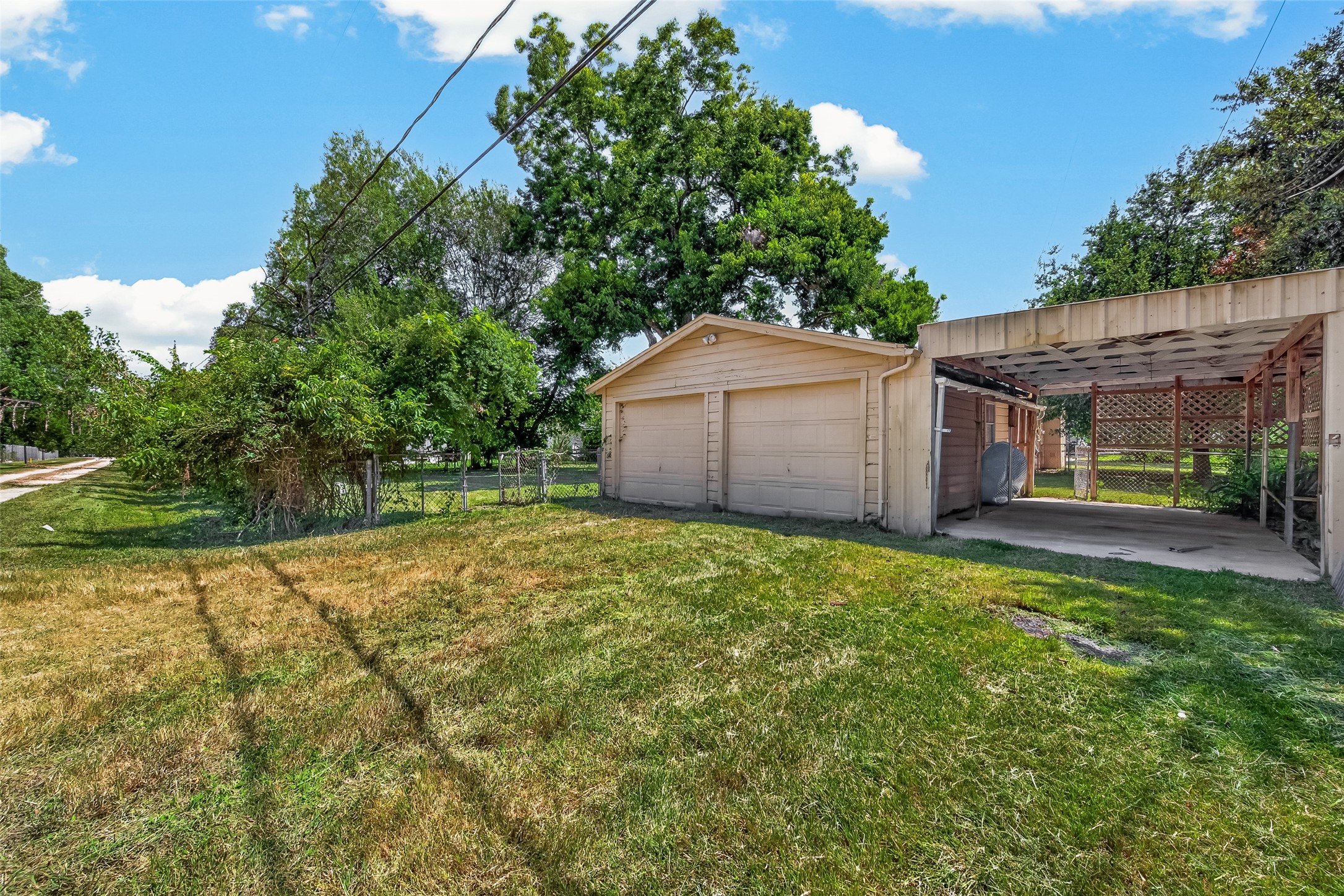 8022 White Avenue, Hitchcock, TX 77563