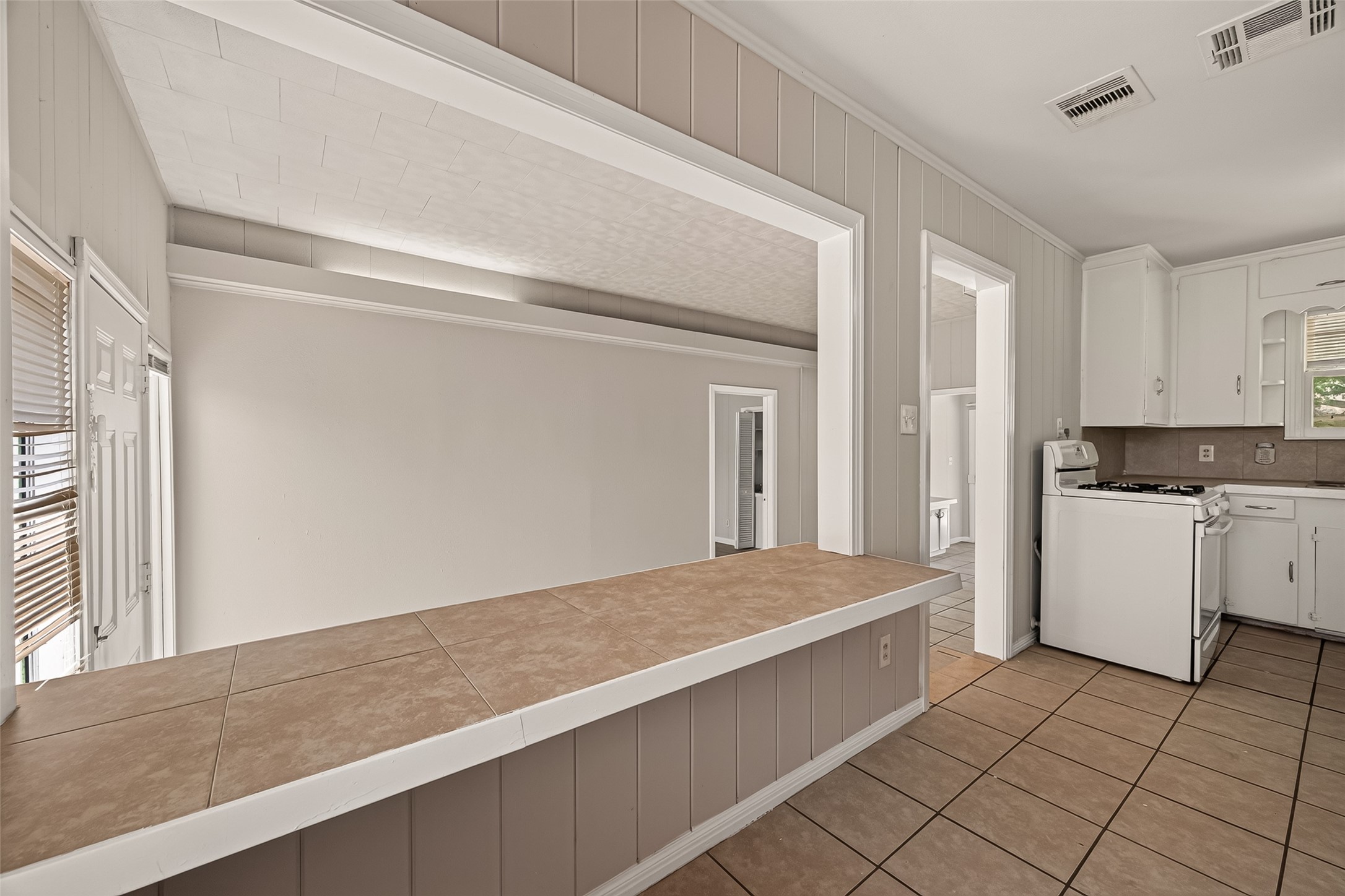 8022 White Avenue, Hitchcock, TX 77563